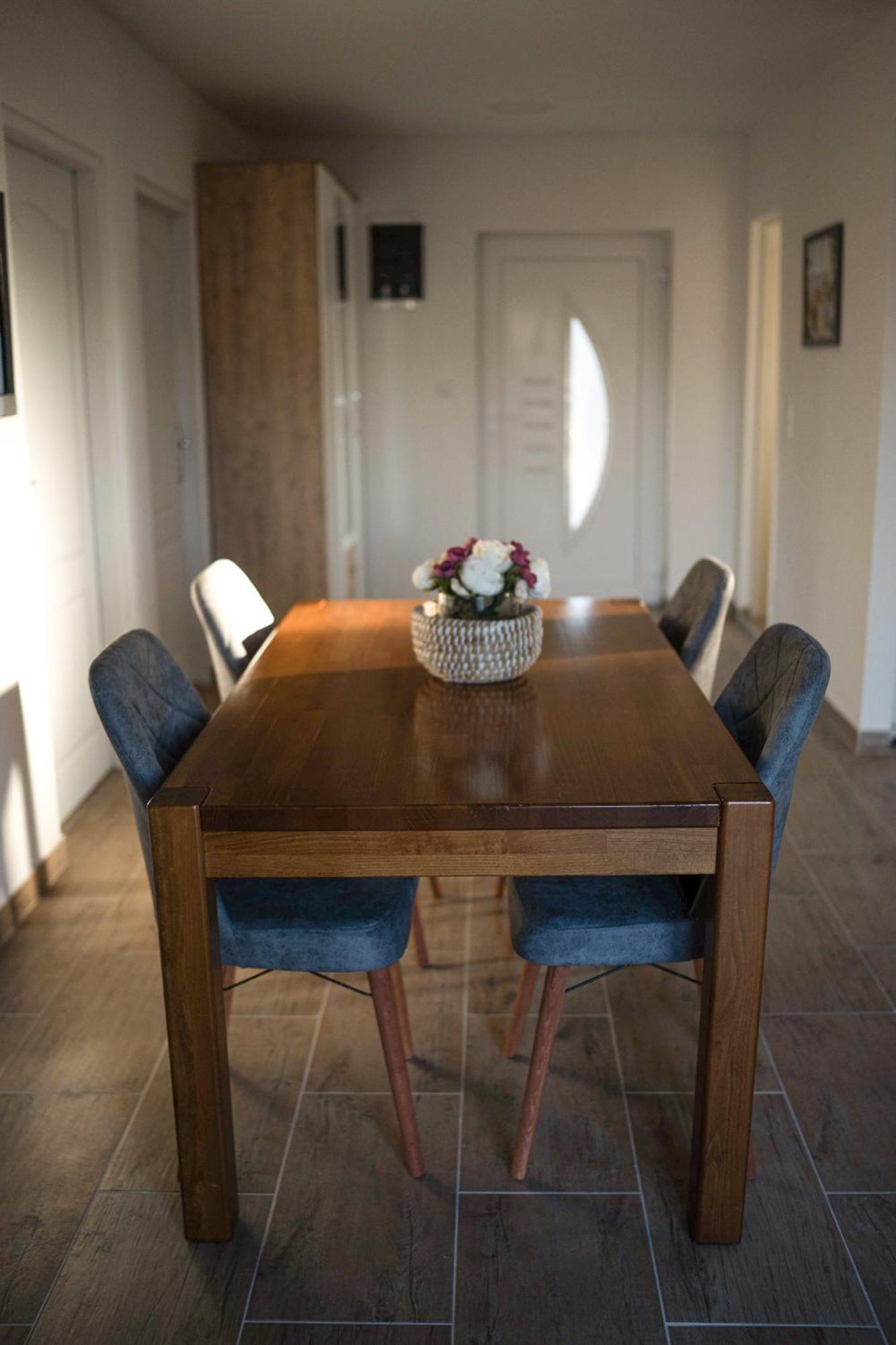 Apartmani Elegance Tuzla Habitación foto